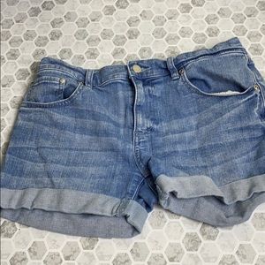 Soho New York Size 0 Cuffed Light Wash Shorts